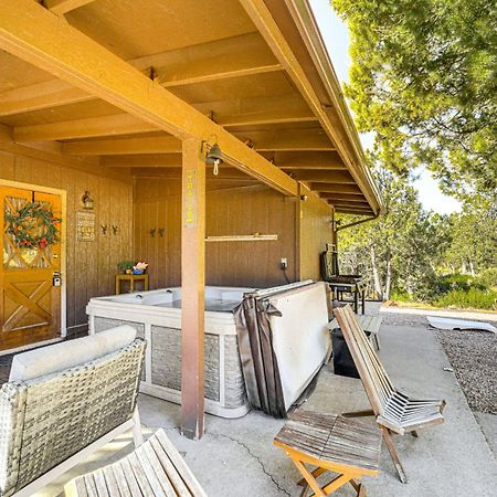 Peaceful Strawberry Cabin Fire Pit And Hot Tub Pine Ngoại thất bức ảnh